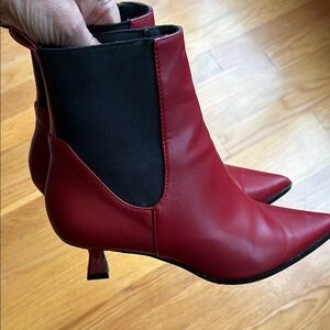Red and Black Women's Ankle Boots Chinese Laundry pointed boots. 7.5 comfortable